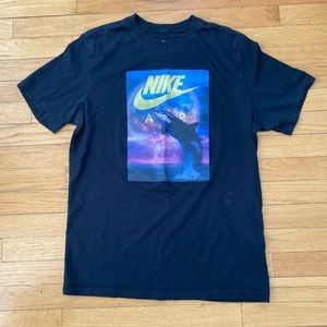 Size M Nike Sportswear graphic T